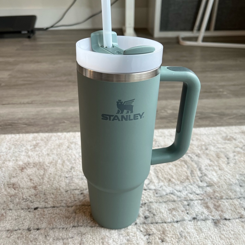 30oz Stanley THE QUENCHER H2.0 FLOWSTATE™ TUMBLER